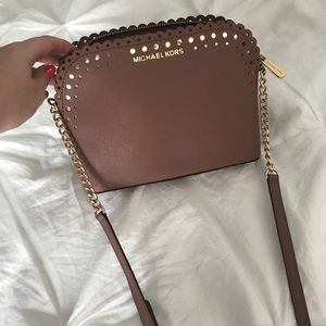 MICHAEL KORS CROSS BODY PURSE
